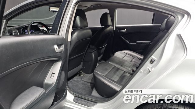 Kia K3 2015 — photo 12