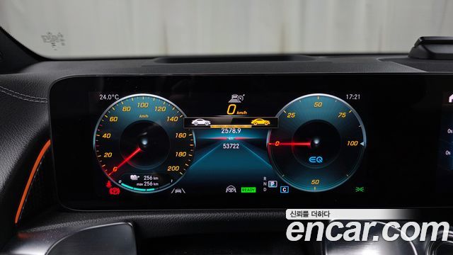 Mercedes-Benz EQB 2023 — photo 8
