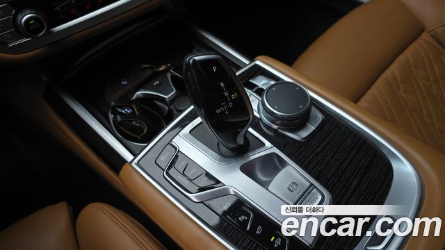 BMW 7-Series 2020 — photo 12