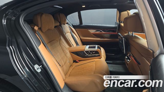 BMW 7-Series 2020 — photo 17