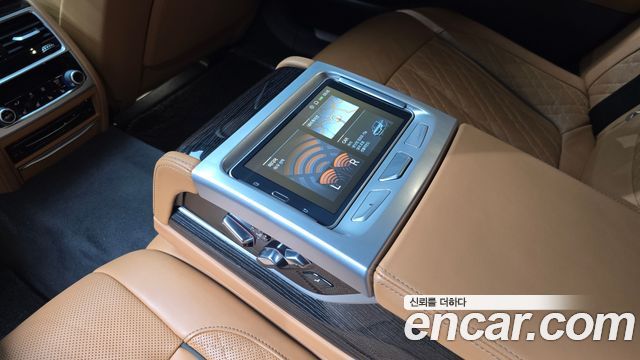 BMW 7-Series 2020 — photo 26