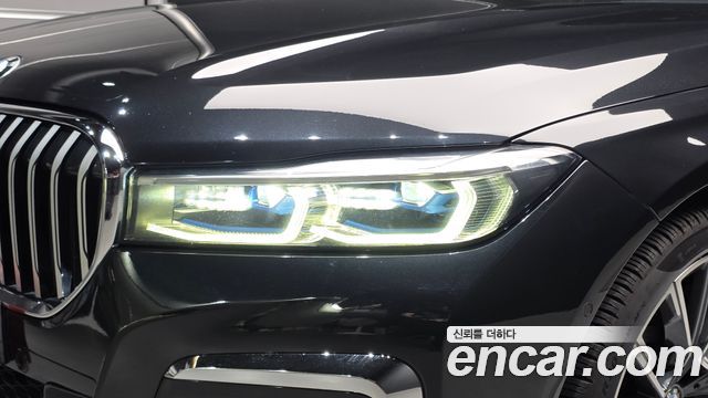 BMW 7-Series 2020 — photo 8