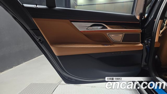 BMW 7-Series 2020 — photo 15