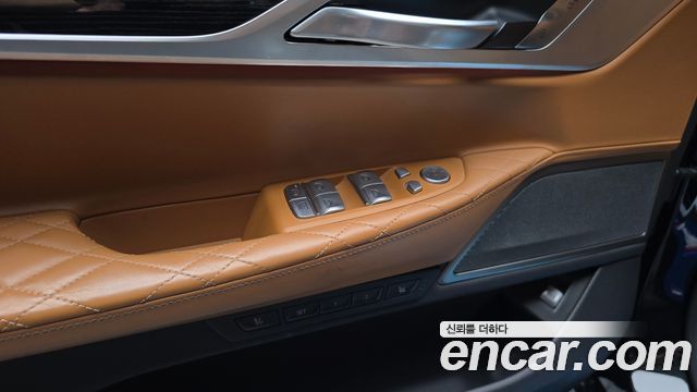 BMW 7-Series 2020 — photo 27