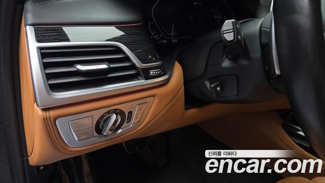 BMW 7-Series 2020 — photo 28