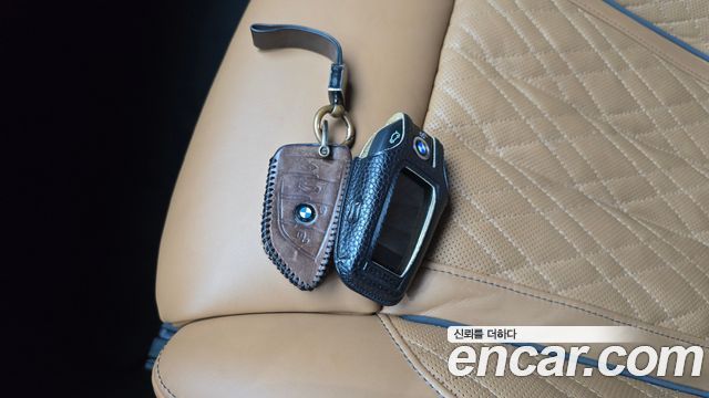BMW 7-Series 2020 — photo 30