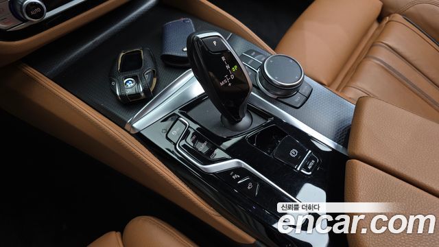 BMW 5-Series 2023 — photo 9