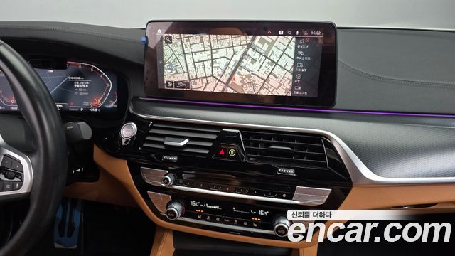 BMW 5-Series 2023 — photo 13