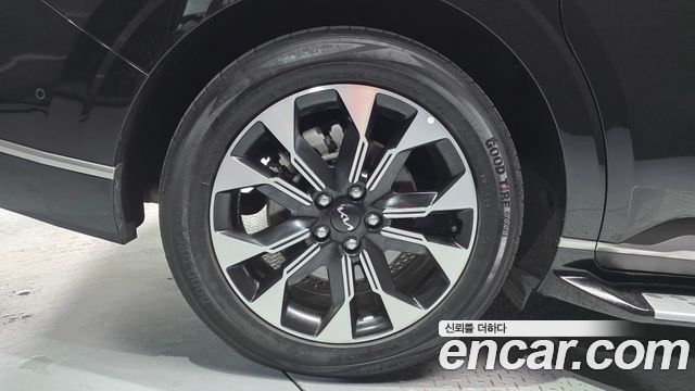 Kia Canival 2023 — photo 5