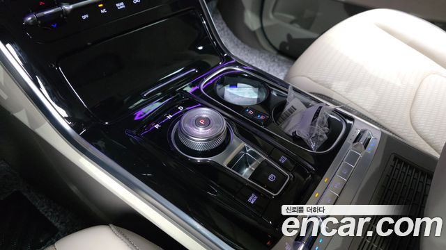 Kia Canival 2023 — photo 12