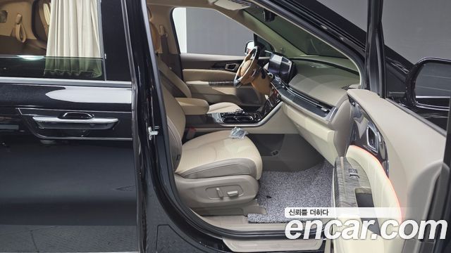 Kia Canival 2023 — photo 16