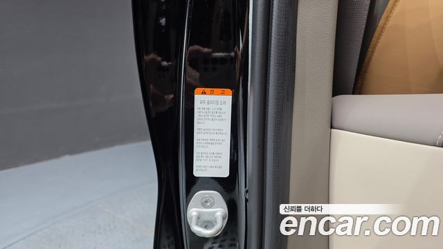 Kia Canival 2023 — photo 35