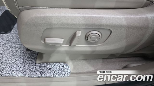 Kia Canival 2023 — photo 36