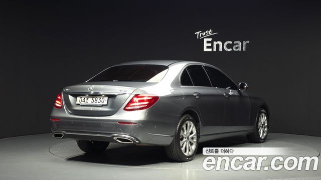 Mercedes-Benz E-Class 2019 — photo 2