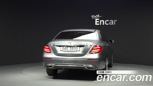 Mercedes-Benz E-Class 2019 — photo 4