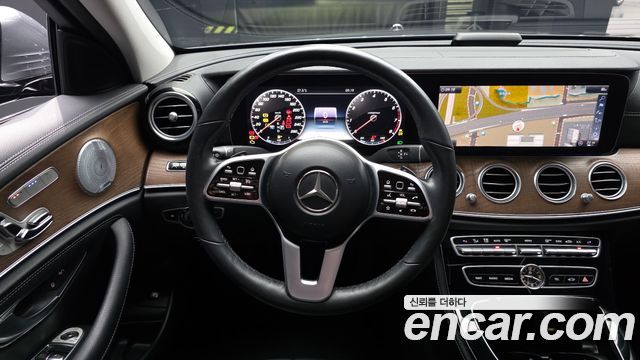 Mercedes-Benz E-Class 2019 — photo 11