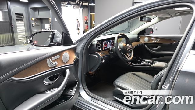 Mercedes-Benz E-Class 2019 — photo 13