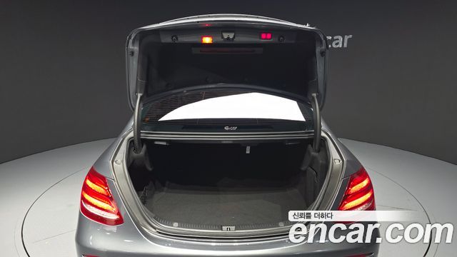 Mercedes-Benz E-Class 2019 — photo 21