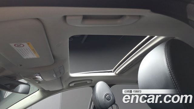 Mercedes-Benz E-Class 2019 — photo 24
