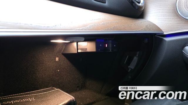 Mercedes-Benz E-Class 2019 — photo 26