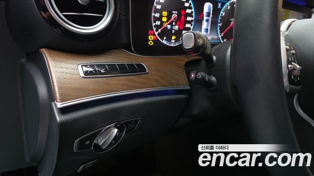 Mercedes-Benz E-Class 2019 — photo 27