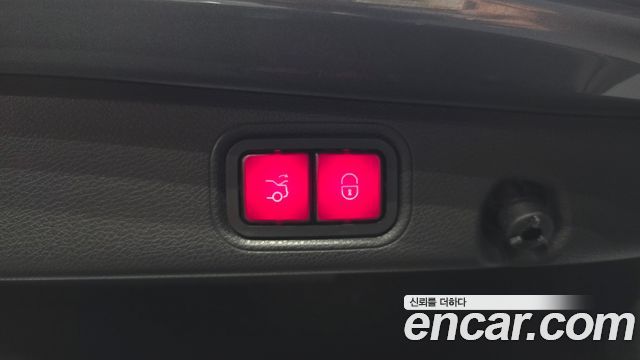 Mercedes-Benz E-Class 2019 — photo 29