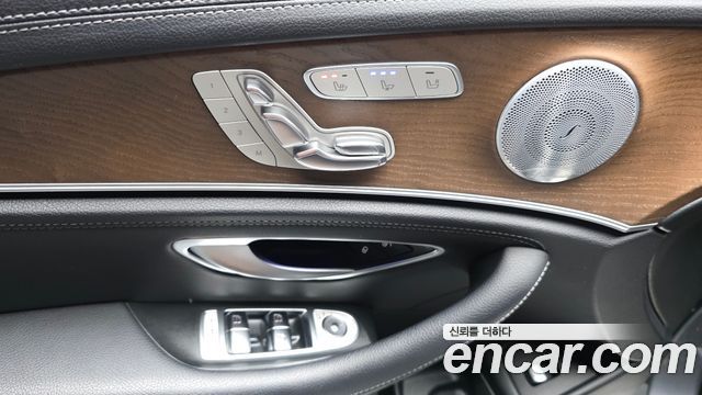 Mercedes-Benz E-Class 2019 — photo 30