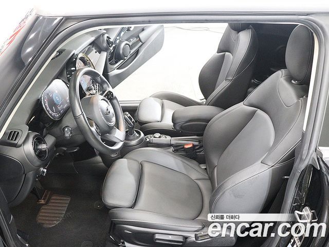 Mini Cooper 2023 — photo 16