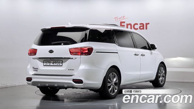 Kia Canival 2019 — photo 2