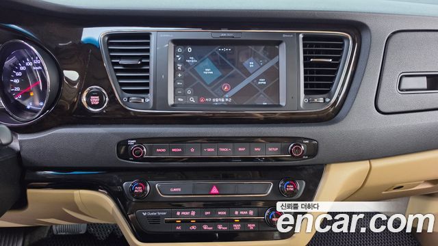 Kia Canival 2019 — photo 12