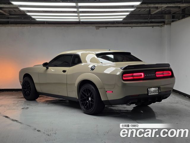 Dodge Challenger 2018 — photo 2