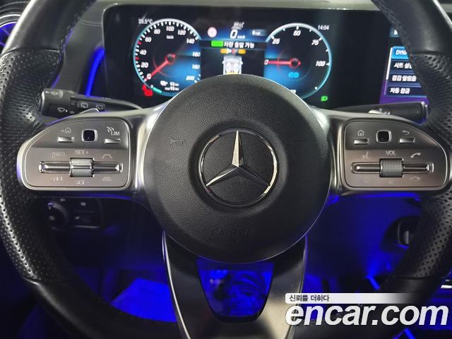 Mercedes-Benz EQB 2023 — photo 11
