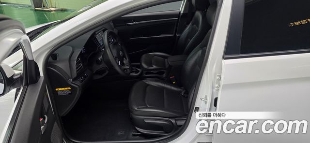 Hyundai AVANTE 2019 — photo 11