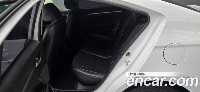 Hyundai AVANTE 2019 — photo 12