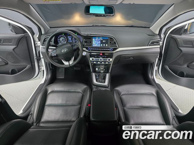 Hyundai AVANTE 2019 — photo 13