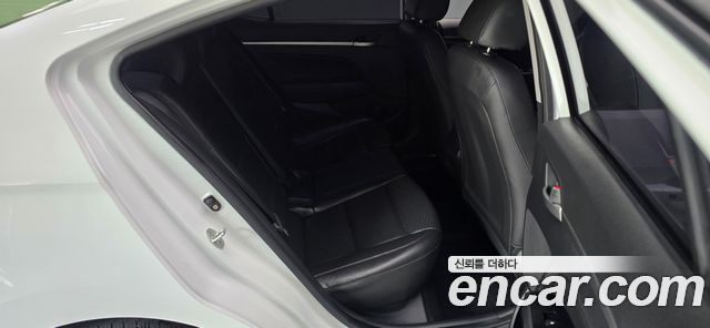 Hyundai AVANTE 2019 — photo 14