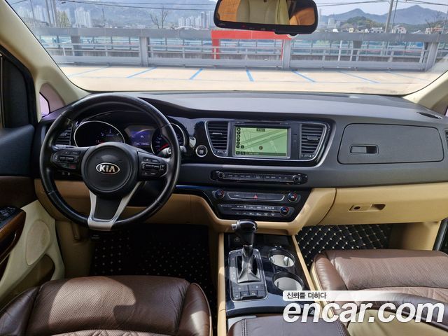 Kia Canival 2016 — photo 9