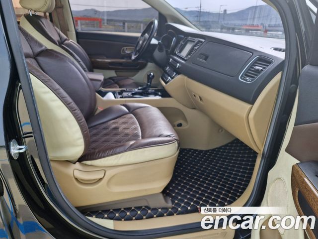 Kia Canival 2016 — photo 10