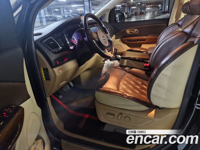 Kia Canival 2016 — photo 11