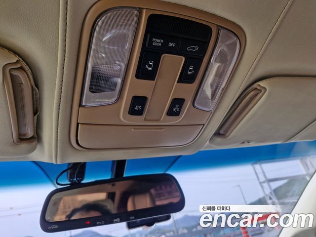 Kia Canival 2016 — photo 14