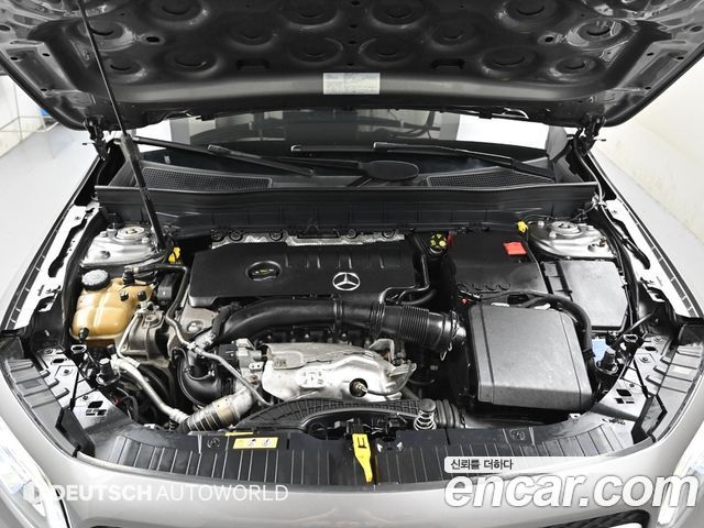 Mercedes-Benz GLB-Class 2020 — photo 6