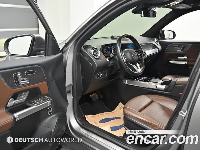 Mercedes-Benz GLB-Class 2020 — photo 11
