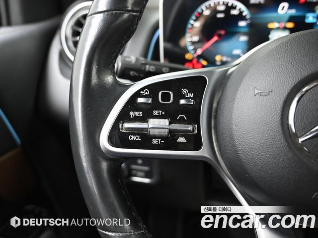 Mercedes-Benz GLB-Class 2020 — photo 16
