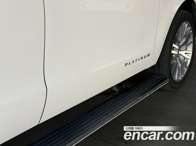 Ford Expedition 2023 — photo 16