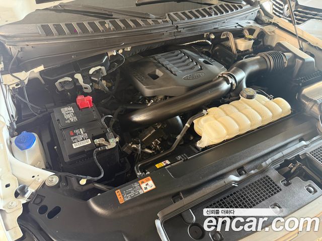 Ford Expedition 2023 — photo 18