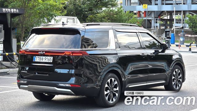 Kia Canival 2023 — photo 3