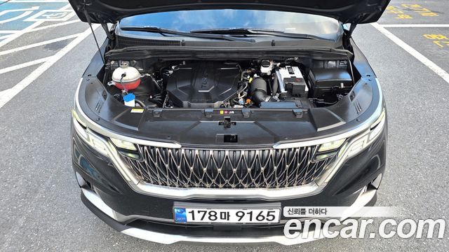Kia Canival 2023 — photo 5