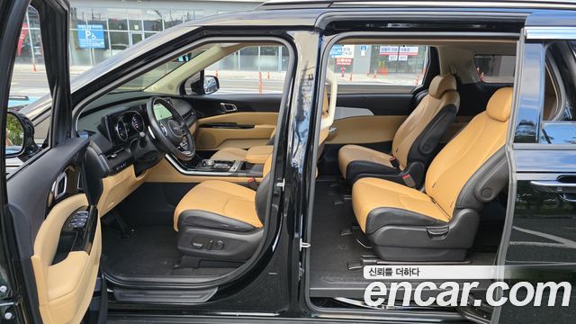 Kia Canival 2023 — photo 12