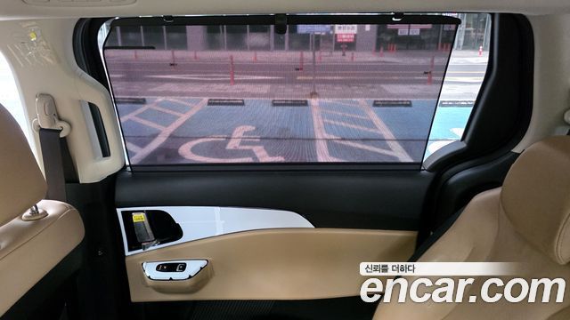 Kia Canival 2023 — photo 18