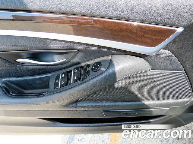 BMW 5-Series 2013 — photo 12